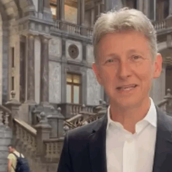 Helmut Lotti stelt gloednieuw album voor in Centraal Station Antwerpen – “Unieke beelden”