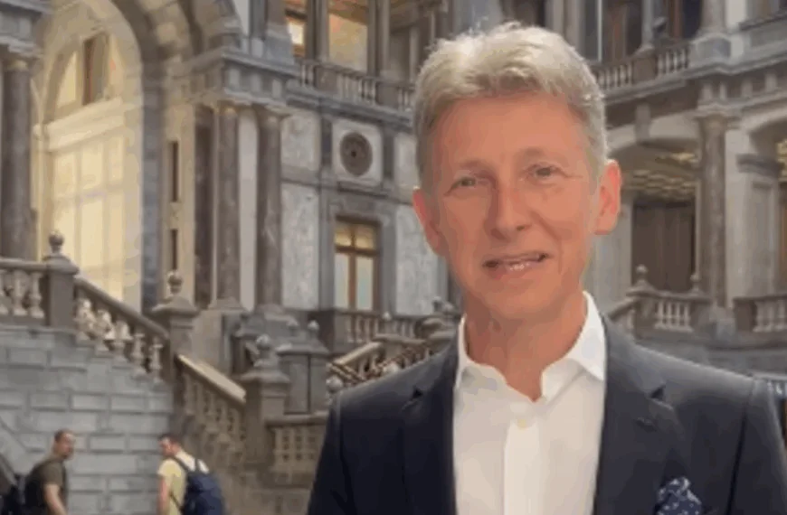 Helmut Lotti stelt gloednieuw album voor in Centraal Station Antwerpen &ndash; &ldquo;Unieke beelden&rdquo;