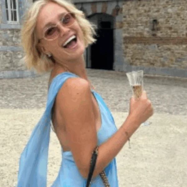 Julie Vermeire pakt uit met verrassende outfit tijdens bruiloft: &acute;Oogstrelende charme&acute;