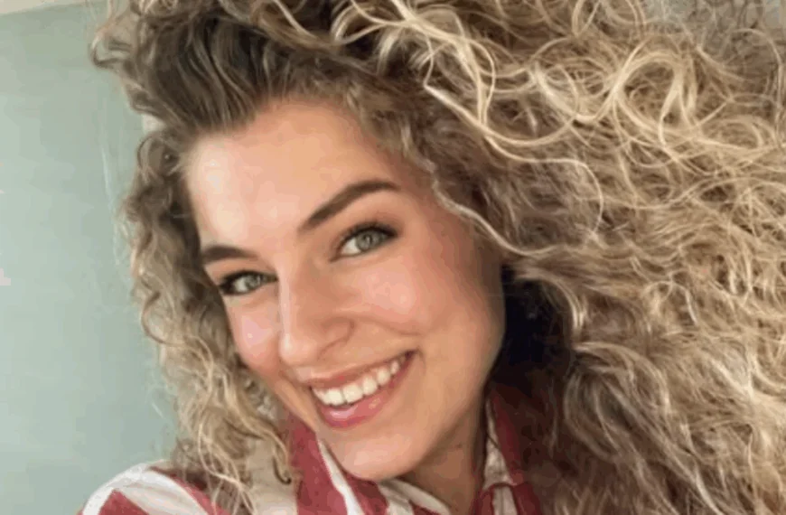 Julia van K3 nerveus als ze grote baas ziet: &lsquo;Dan komt Gert Verhulst zich wat bemoeien&rsquo;