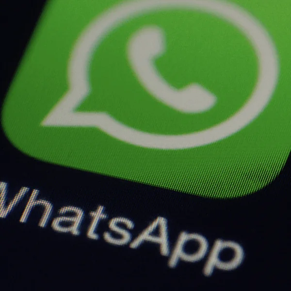 Vrouw schakelt al haar vrienden en familie in om een WhatsApp-oplichter terug te stalken