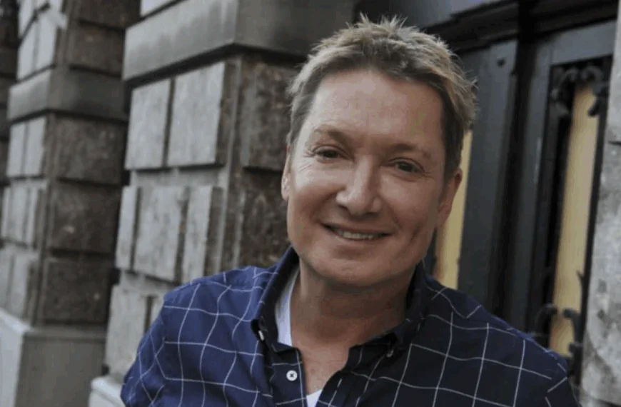 Bart Ka&euml;ll met grote spoed opgenomen in het ziekenhuis