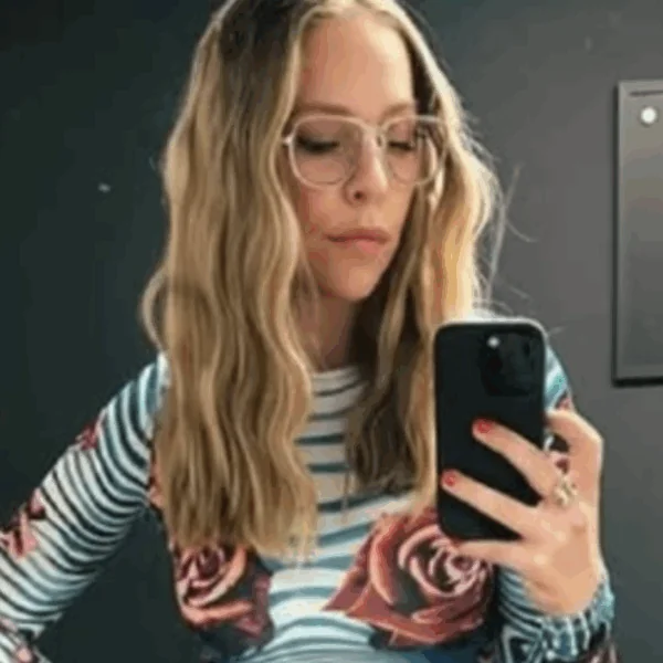 Zwangere Eline De Munck schittert in bikini en lingerie: ‘Mijn lichaam mag nog altijd getoond worden’