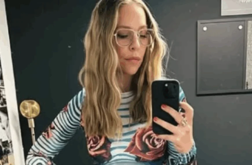 Zwangere Eline De Munck schittert in bikini en lingerie: &lsquo;Mijn lichaam mag nog altijd getoond worden&rsquo;