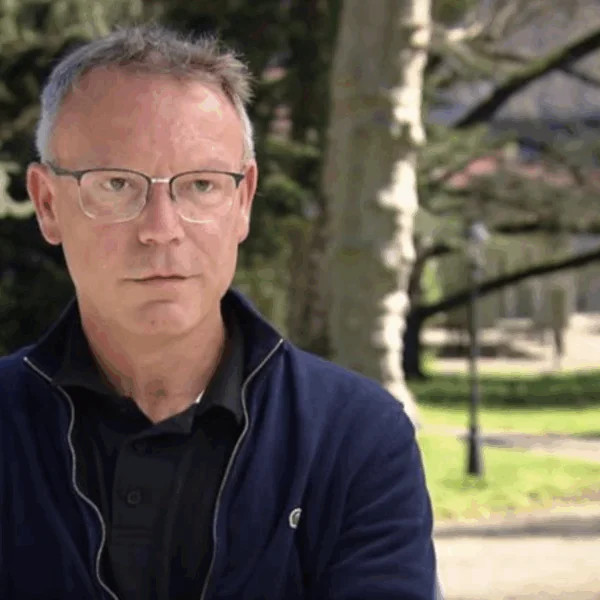 Beelden uitgelekt van de re&uuml;nie: B&B-IIIya zoenend gespot met DEZE deelneemster