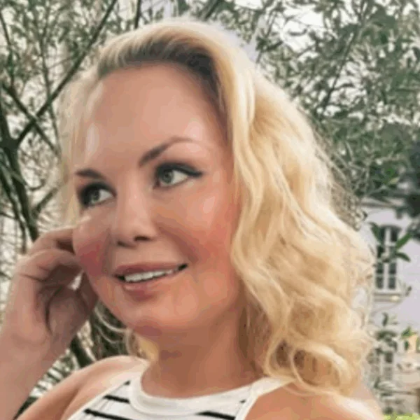 Lesley-Ann Poppe stopt met bedrijf na schandaal met beautyschool: &acute;Dit doet echt pijn&acute;