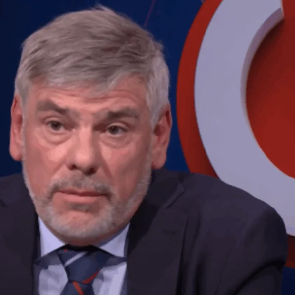 Filip Dewinter loopt constant met wapen op straat – “Daarom mag hij dat wel en jij niet”