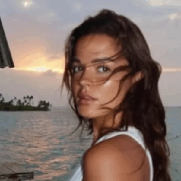 Pauline Slangen is een echte stoeipoes: &acute;Deze beelden in pikante outfit en bikini zijn het bewijs&acute;