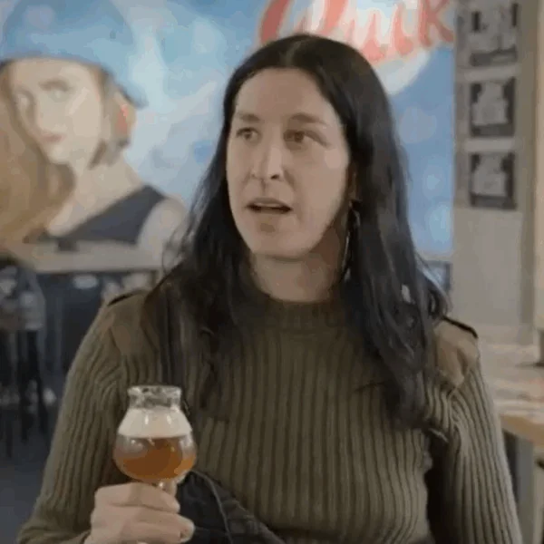 Raven van Dorst is zwanger! Presentator poseert met babybuik en volgers gaan los!