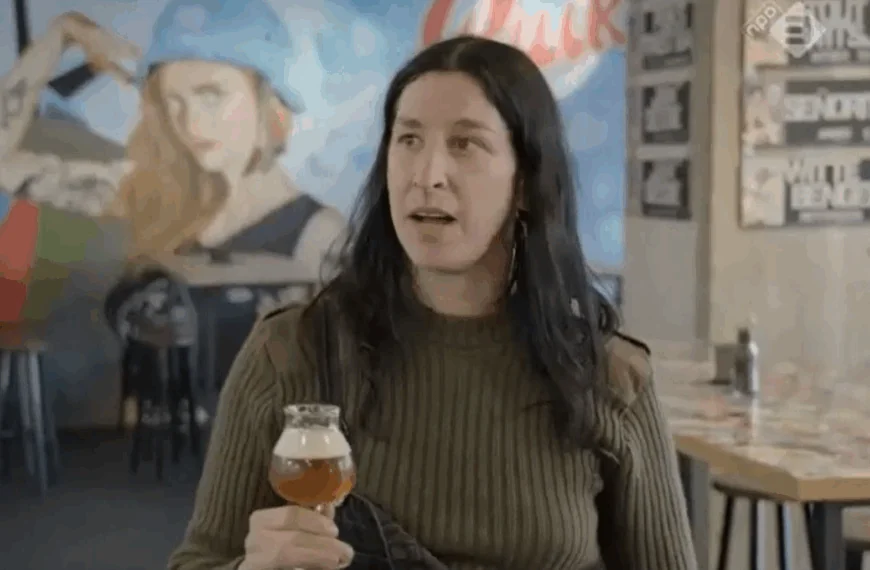 Raven van Dorst is zwanger! Presentator poseert met babybuik en volgers gaan los!