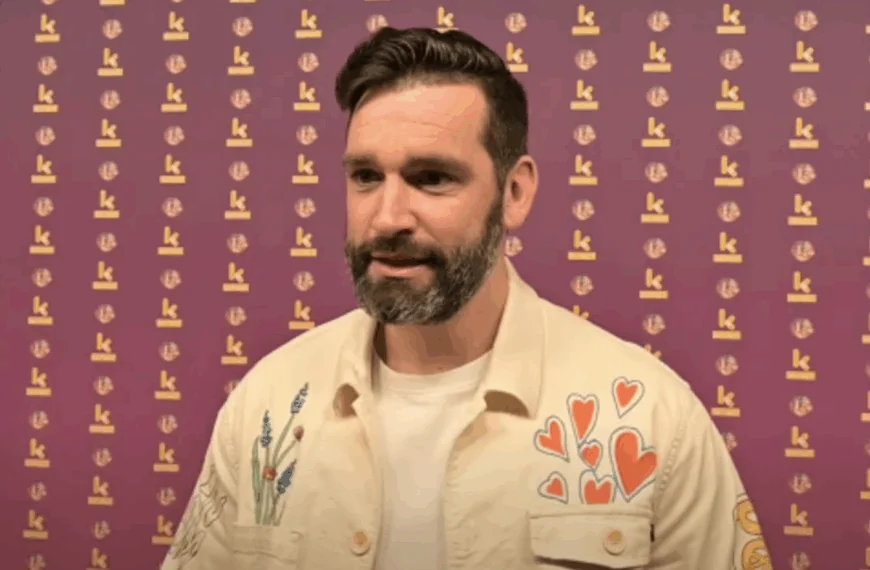 Metejoor stapelverliefd op C&eacute;line van Ouytsel, maar krijgt plots heftig bericht &ndash; &ldquo;Rotzak, ze is van mij!&rdquo;