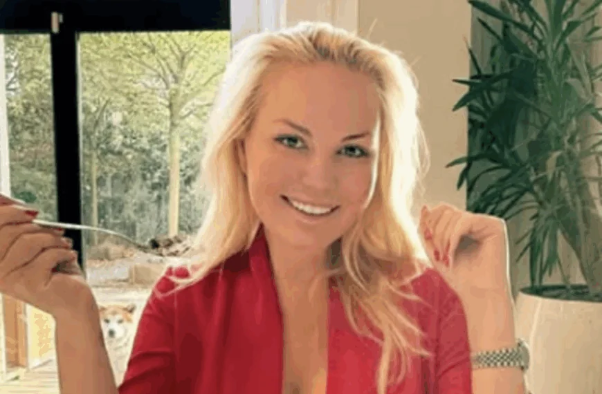 Ex-werknemers failiette Lesley-Ann Poppe woest &ndash; &ldquo;Ze moet ons nog geld, maar hangt op sociale media wel grote Jan uit&rdquo;