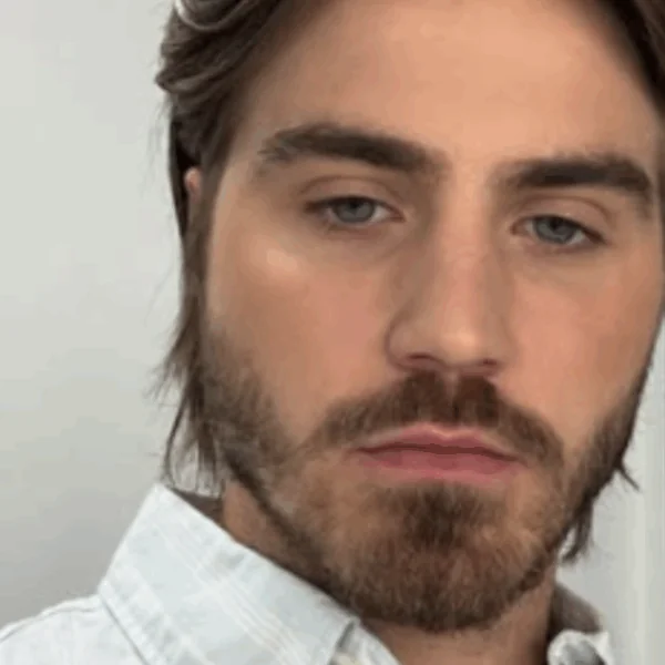 Zanger Maksim Stojanac onder het mes – “Dokter gaf hem heel strikte orders”