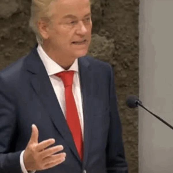 Geert Wilders leest huiveringwekkende e-mail voor en kamer valt stil