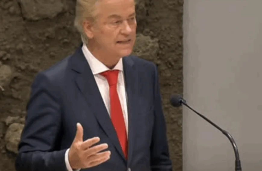 Geert Wilders leest huiveringwekkende e-mail voor en kamer valt stil