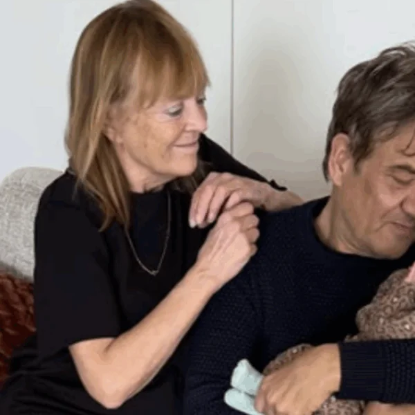 Bart Peeters in de wolken met kleinkind en zingt er zelfs over: ´Ging ook mee naar zwangerschapsfitness´