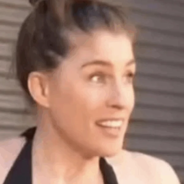 Marieke Elsinga duikt het water in met gewaagd pakje &ndash; Beelden verrassen iedereen