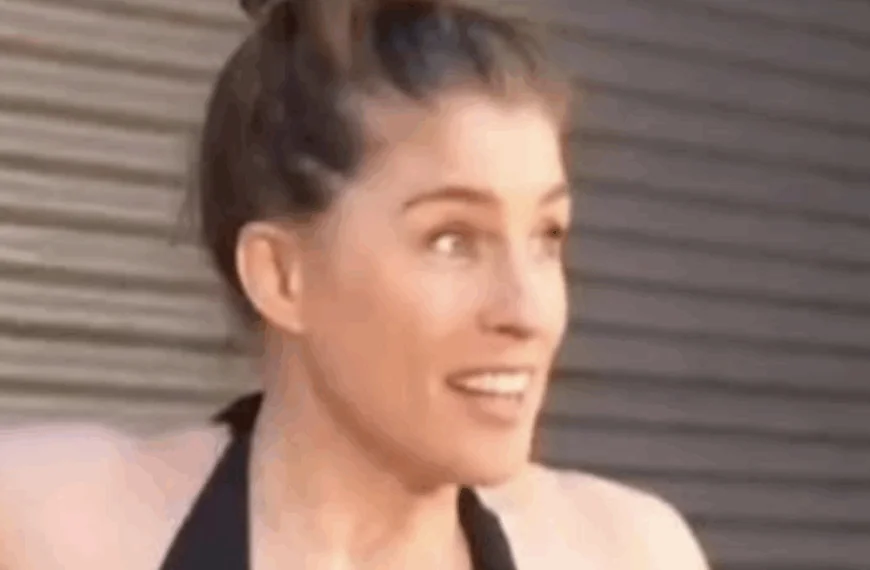 Marieke Elsinga duikt het water in met gewaagd pakje – Beelden verrassen iedereen