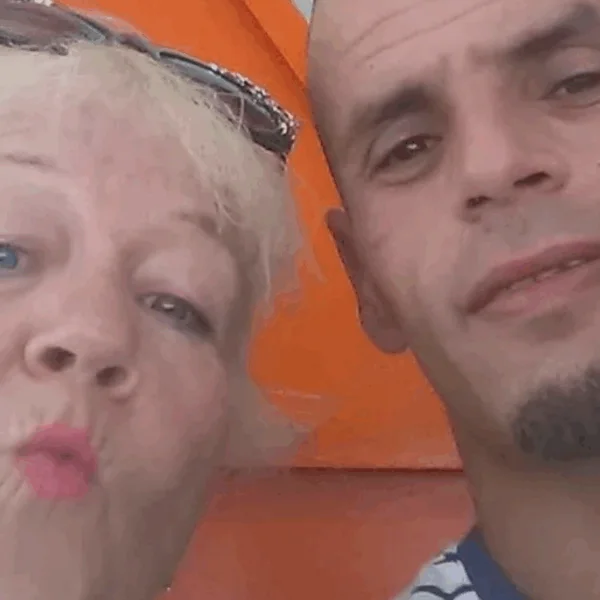 Oma (70) kapot van verdriet &ndash; Marokkaanse man (46) krijgt geen UK-visum