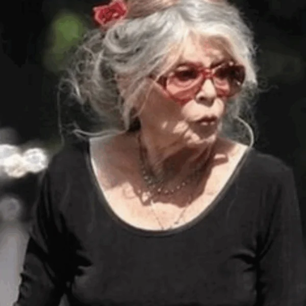 FOTO&rsquo;S 📸 | Kun je haar nog herkennen? Ze is bijna niet meer te herkennen! Ooit veroverde ze de wereld met haar unieke charme en stijl