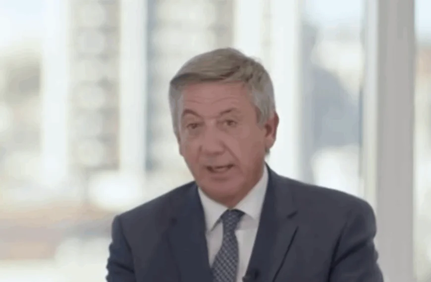 Iedereen moet besparen, behalve politici: &lsquo;109 miljoen euro naar politieke partijen&rsquo;