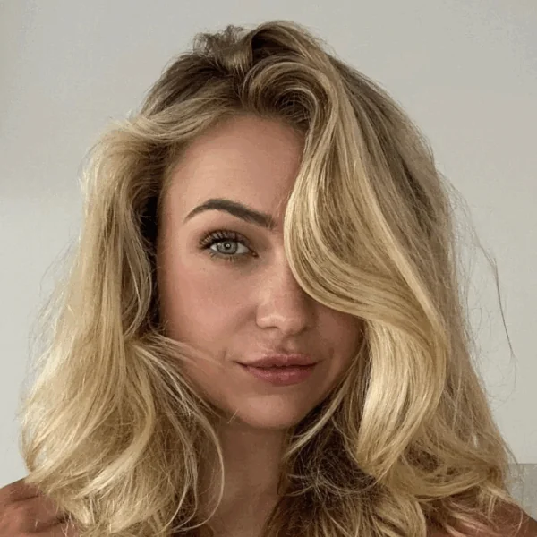 De eerste beelden: 25-jarige Joy Beune compléét uit de kleren voor Playb0y!