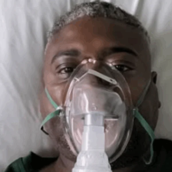 &lsquo;Buurtpolitie&rsquo;-acteur Johan Kalifa Bals geeft update na operatie: &lsquo;20 centimeter darm kwijt&rsquo;