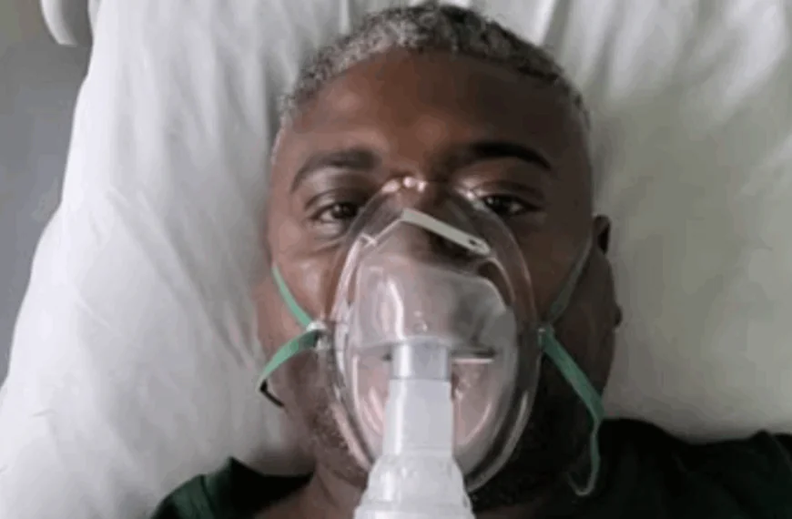 ‘Buurtpolitie’-acteur Johan Kalifa Bals geeft update na operatie: ‘20 centimeter darm kwijt’