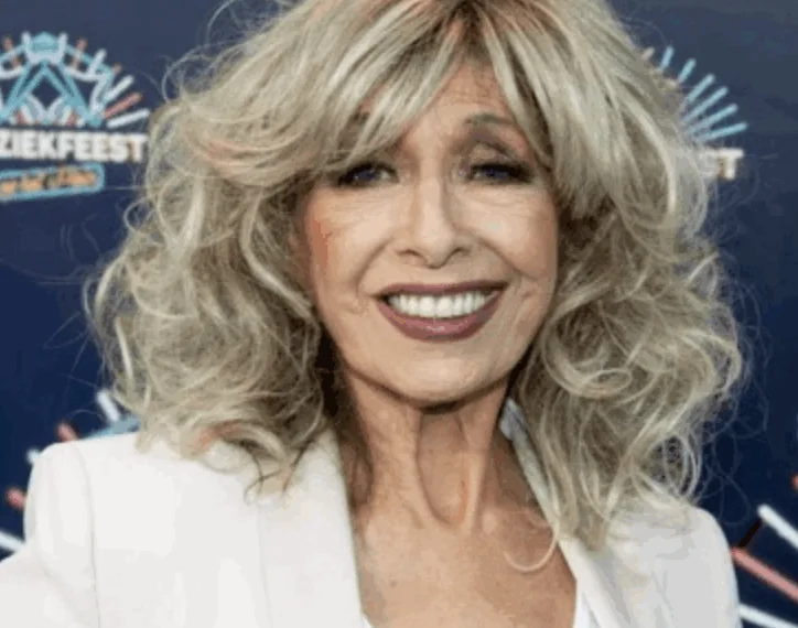 Bonnie St. Claire deelt blessurenieuws: &ldquo;Een knuffel die net iets t&eacute; enthousiast was&rdquo;