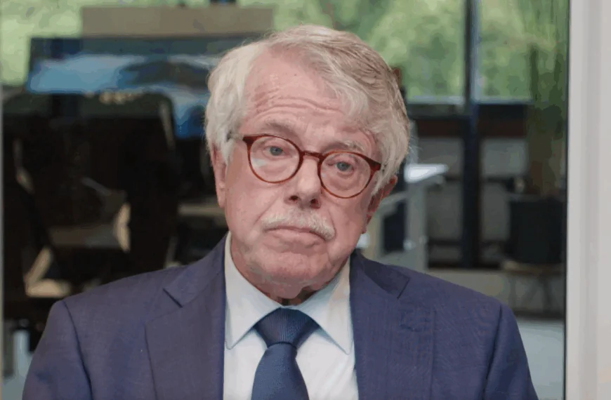 Frank Visser blijft sterk ondanks persoonlijke zorgen: “Het leven is niet altijd een feest geweest”