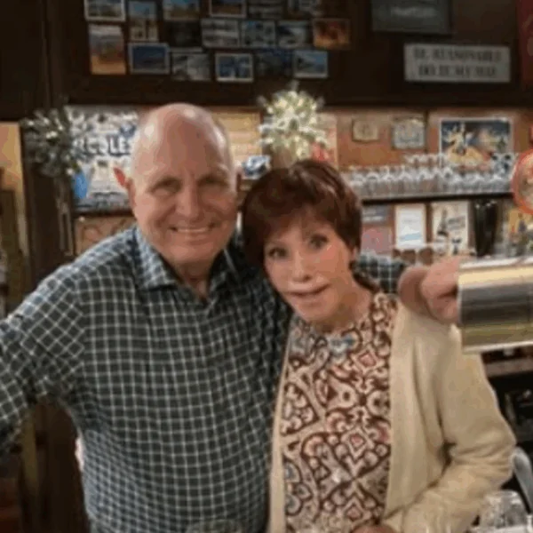 Jef De Smedt deelt eerste beelden van comeback Jacky Lafon in Familie: &lsquo;Zatte Rita is terug!&rsquo;