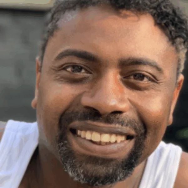 Grote zorgen om Johan Kalifa Bals van De Buurtpolitie: ‘Moet levensreddende operatie ondergaan’