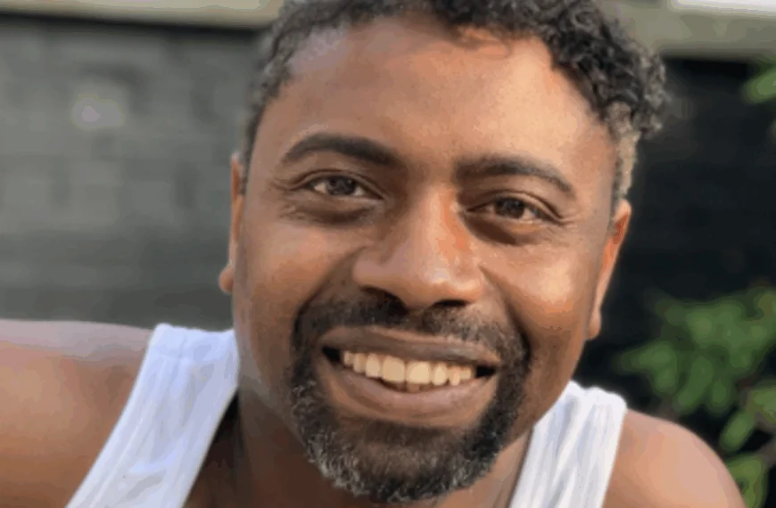 Grote zorgen om Johan Kalifa Bals van De Buurtpolitie: &lsquo;Moet levensreddende operatie ondergaan&rsquo;