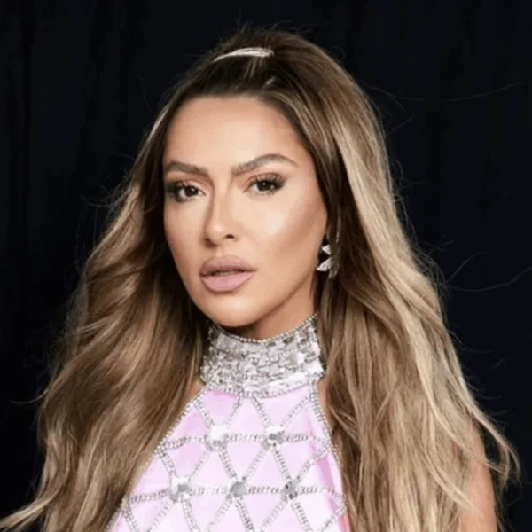 Zangeres Hadise opgepakt in verband met drugsonderzoek