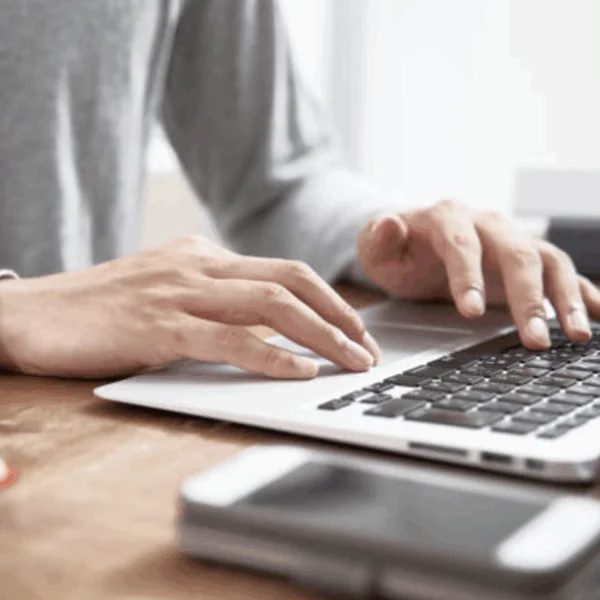 Lees verder: &ldquo;Mijn zoon leende de laptop van mijn echtgenoot.&rdquo;