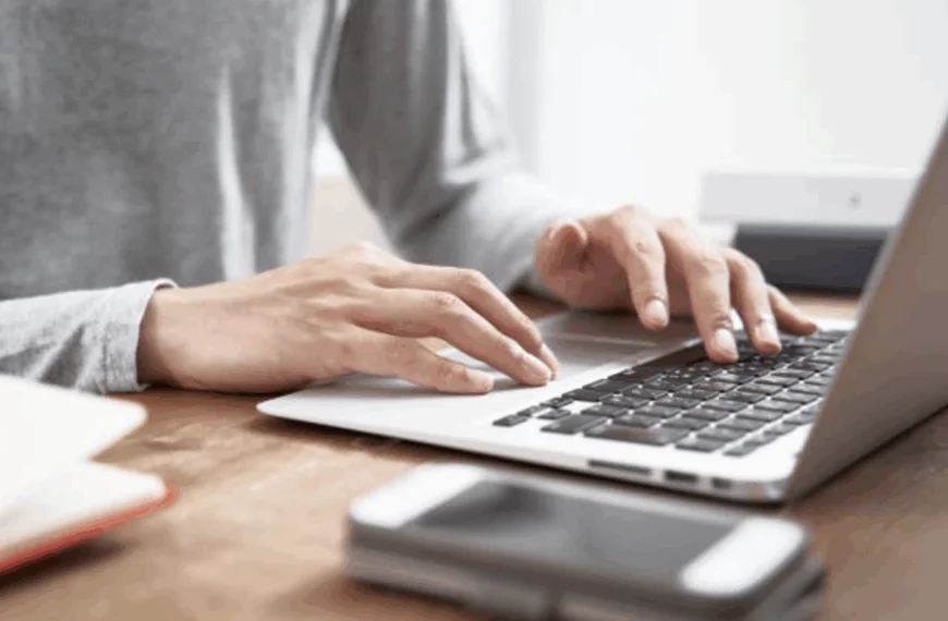 Lees verder: “Mijn zoon leende de laptop van mijn echtgenoot.”