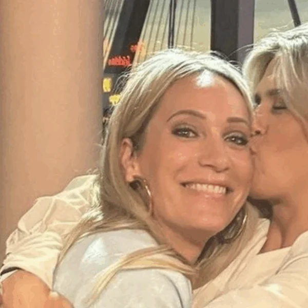 H&eacute;l&egrave;ne Hendriks en Estavana Polman gaan viral met foto in jurk