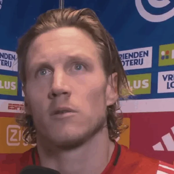 Wout Weghorst vindt dat hij niks verkeerd heeft gedaan en vertelt wat kijkers niet gezien hebben