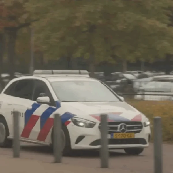 Meerdere politieauto&rsquo;s met spoed naar de Efteling, shock als blijkt wat zich daar zou gaan afspreken