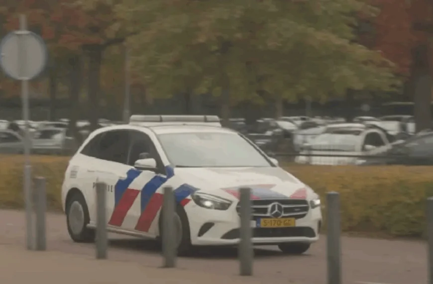 Meerdere politieauto’s met spoed naar de Efteling, shock als blijkt wat zich daar zou gaan afspreken
