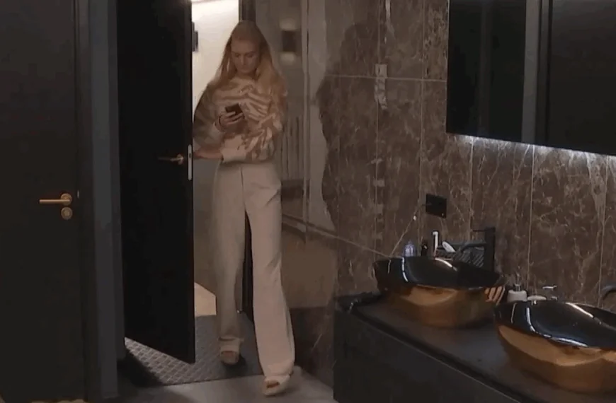 LLDL deelneemster Nadine loopt op slechtst denkbare moment de WC binnen: ‘Is hij zich nou aan het….?’