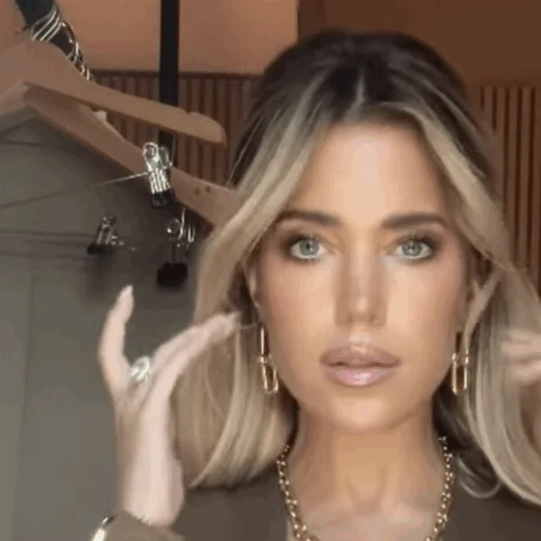 Sylvie Meis breekt het record voor diepste inkijk in haar decollet&eacute; ooit!