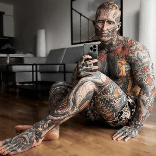 Tatoeagefanaat bedekt 95 procent van zijn lichaam, laat zien hoe hij er slechts 5 jaar terug uitzag