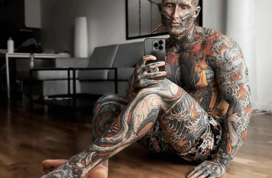 Tatoeagefanaat bedekt 95 procent van zijn lichaam, laat zien hoe hij er slechts 5 jaar terug uitzag