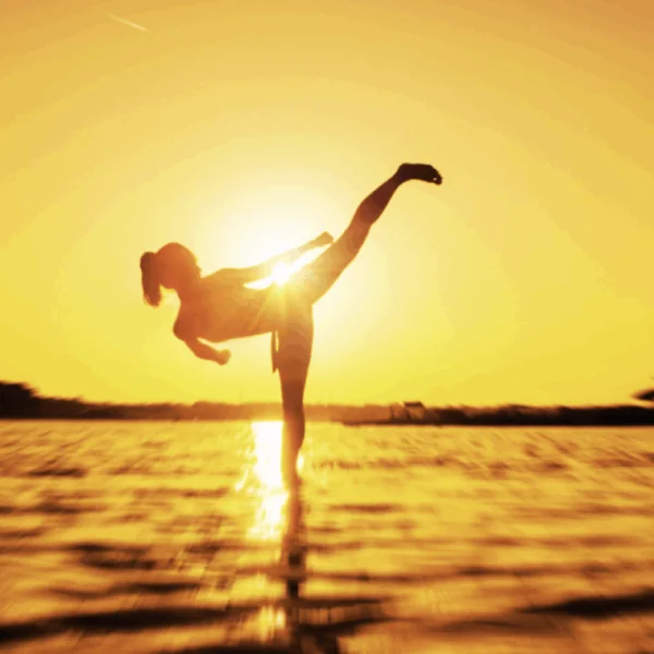 Verhaal: &ldquo;Mijn buurvrouw is 78, ze woont alleen en kreeg steeds vaker bezoek van een jongere man.&rdquo;