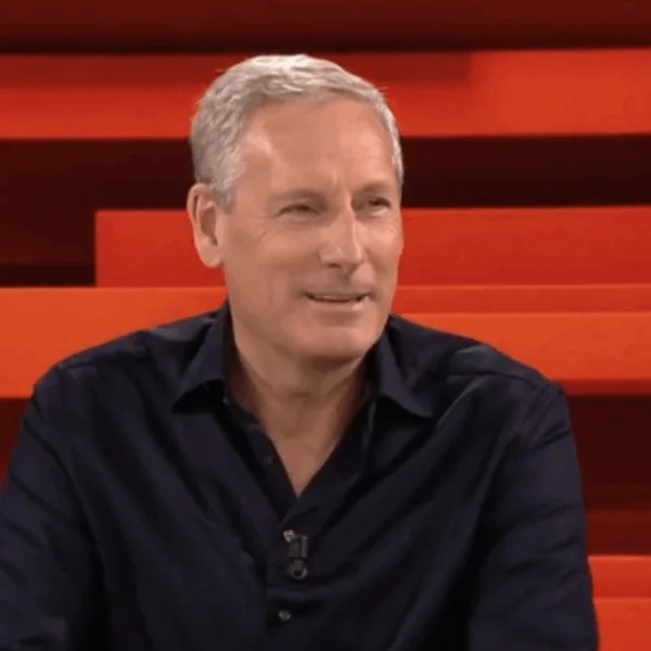 Gert Verhulst beklaagt zich over K3&rsquo;tje: &lsquo;Altijd dezelfde die te laat is&rsquo;