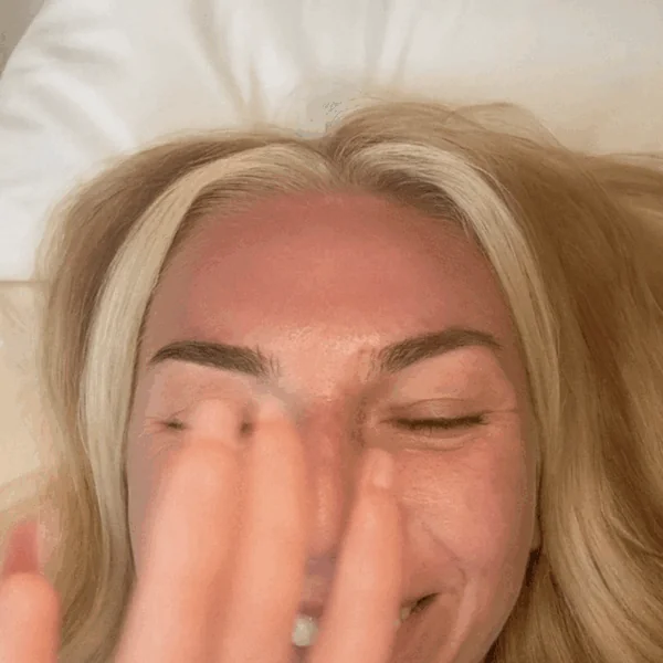 Nederlandse dame was na een avondje stappen ergens beland.. Ze belt haar vriendin op om te laten zien waar ze is