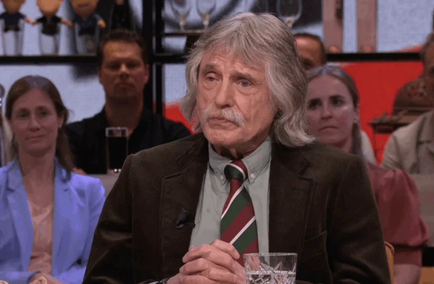 Johan Derksen geeft nog even de genadeklap aan Monique: &lsquo;Wat een irritant wijf is dat!&rsquo;