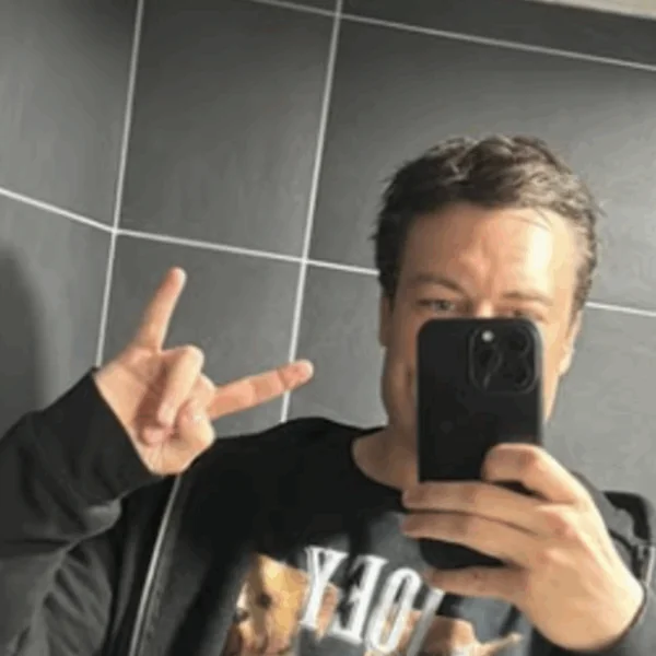 Dit is het absurde bedrag dat Viktor Verhulst per uur verdient als dj: &lsquo;Er is er maar eentje duurder&rsquo;