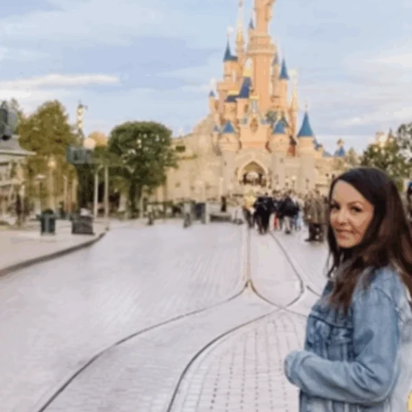 Linda Mertens herdenkt overleden dochtertje op 11e verjaardag: ‘Was je er maar nog.’